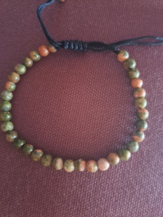 Pulseira com pedras naturais