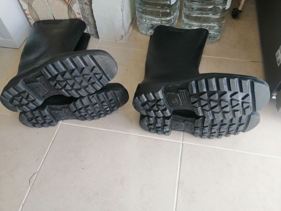 Vendo vários botins ou botas água como novas