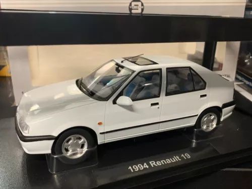 Triple9 1/18 Renault 19 ano 1994