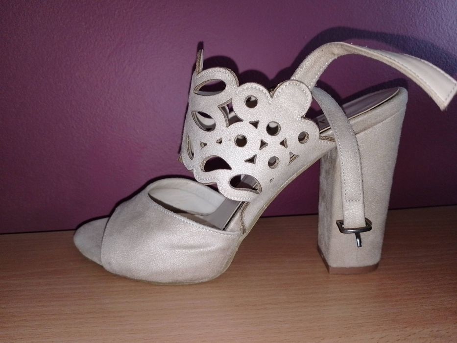 Super buty na obcasie