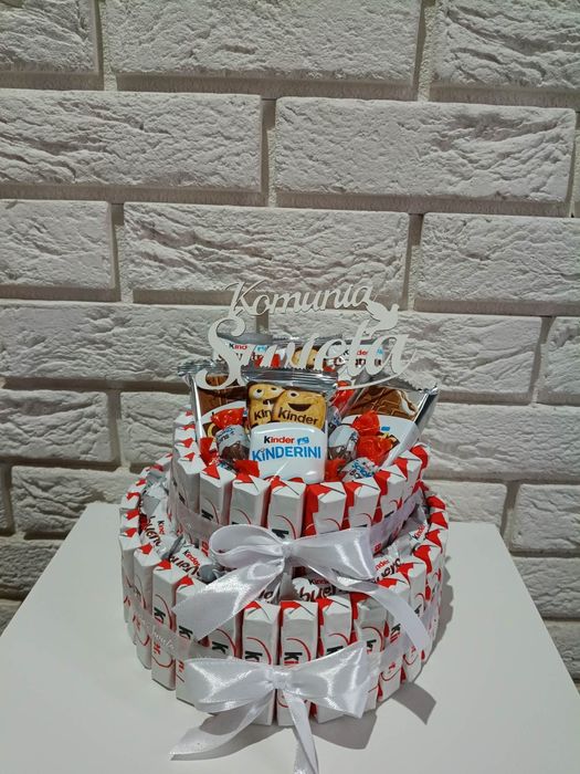 Torcik komunijny z słodyczy Kinder