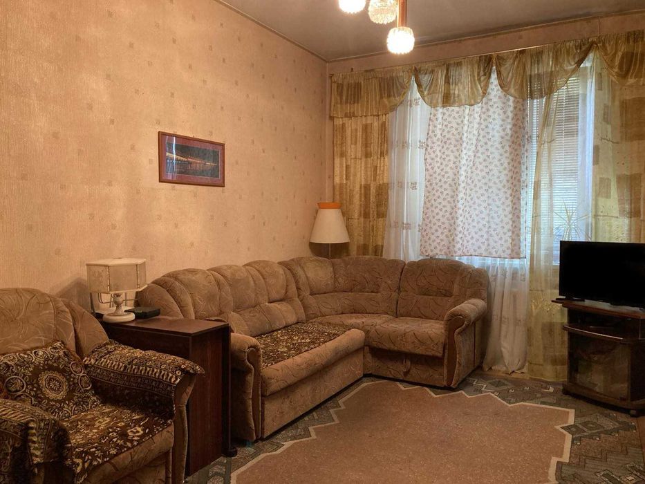 Продаж повнометражної 3-кімнатної квартири в центрі