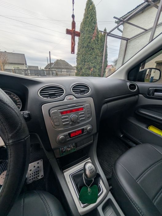 Форд фокус 2 2009 року.