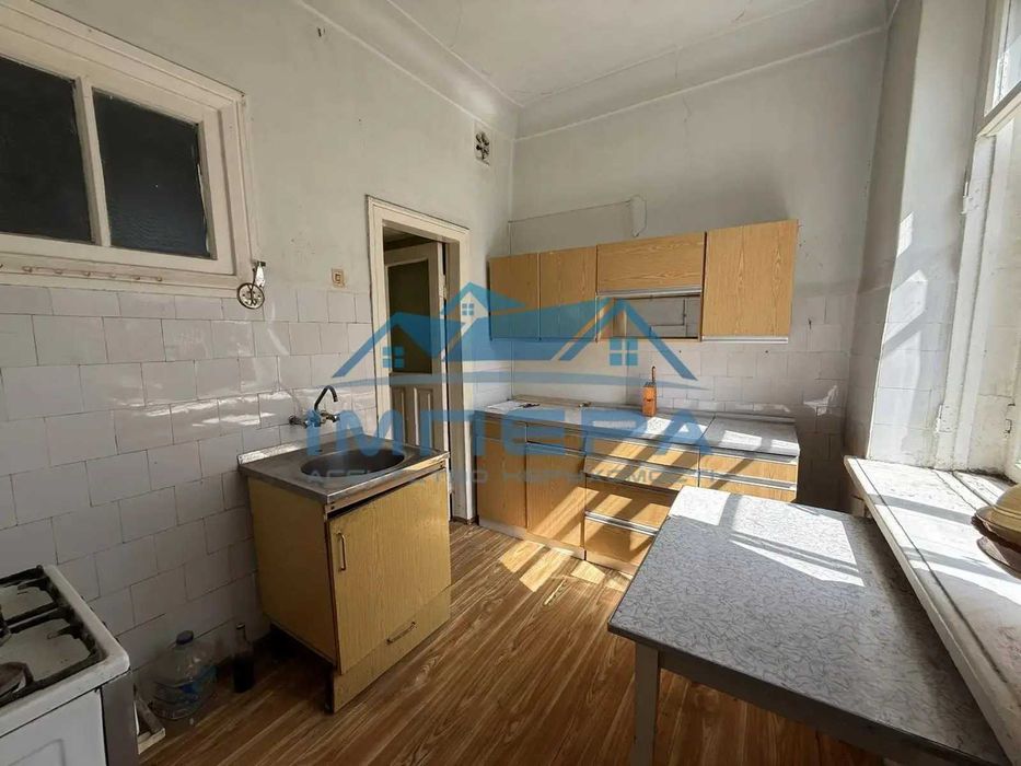 Продаж 3-кімнатної квартири в самому Центрі міста. Сталінка. Цегляний будинок