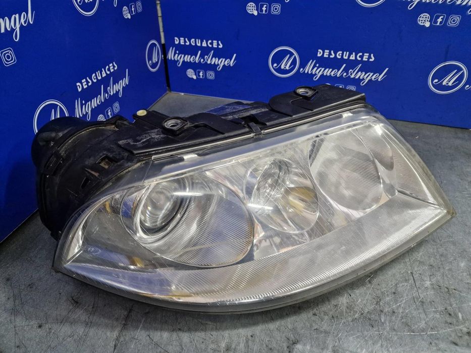 Farol Direito Volkswagen Passat Berlina 3B3