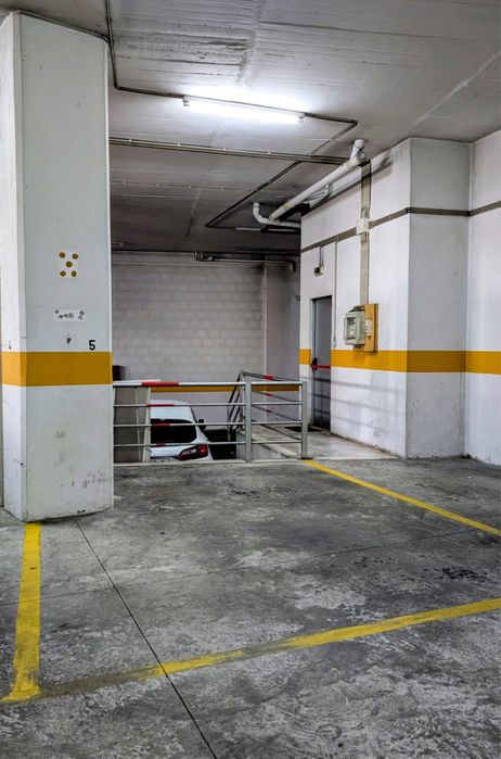 Apartamento T2 com Garagem em Santa Marta do Pinhal, Corroios