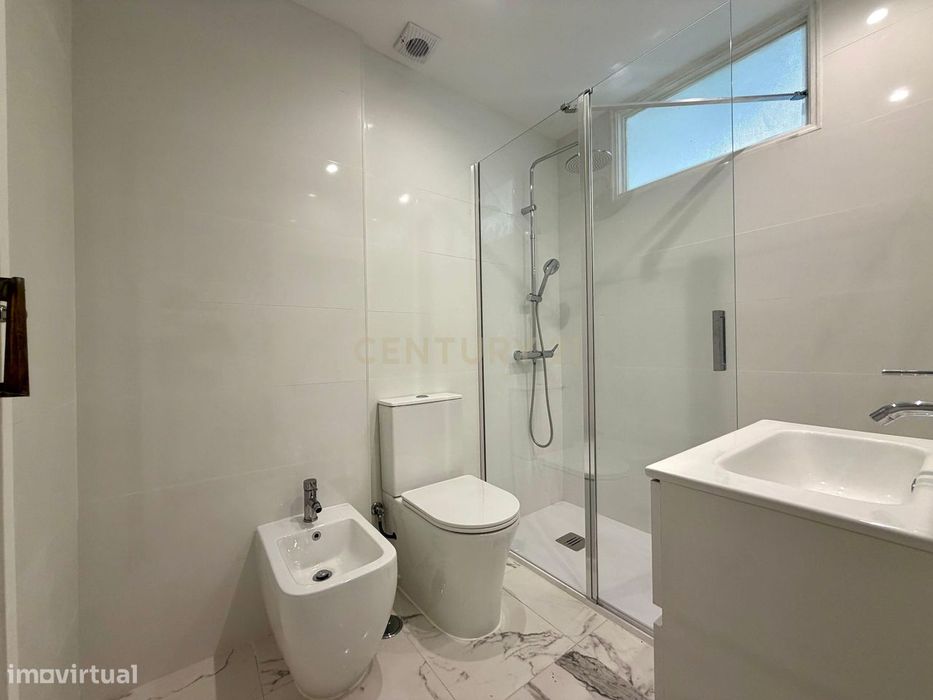 Apartamento T0+1  em Benfica, Lisboa com Vista Panorâmica.