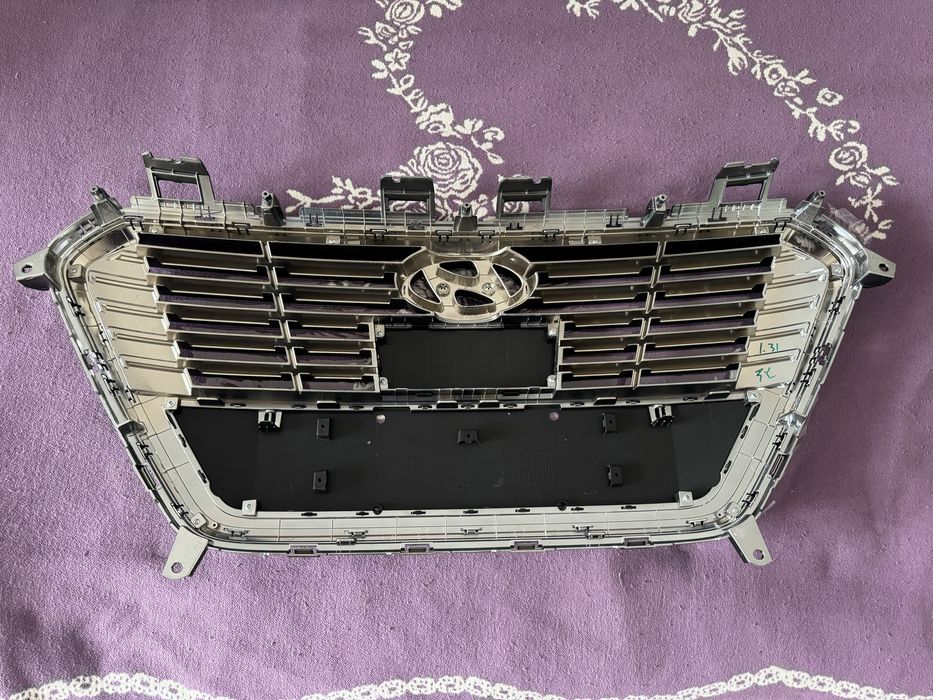 Решетка радиатора Hyundai Sonata Hybrid LF (дистроник) 86350-e6400