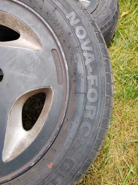 Pneus 155/70R13 (25€ o par)