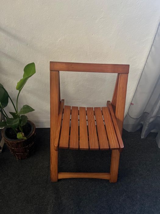 Cadeiras em madeira dobráveis para alugar