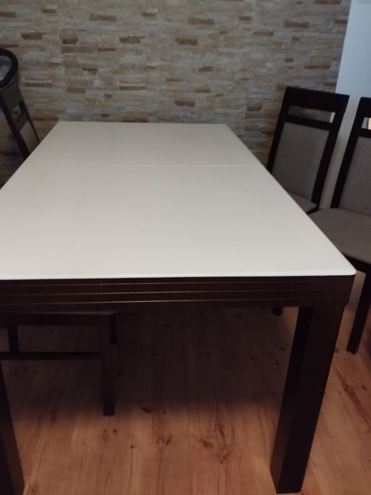 Sprzedam stół z krzesłami