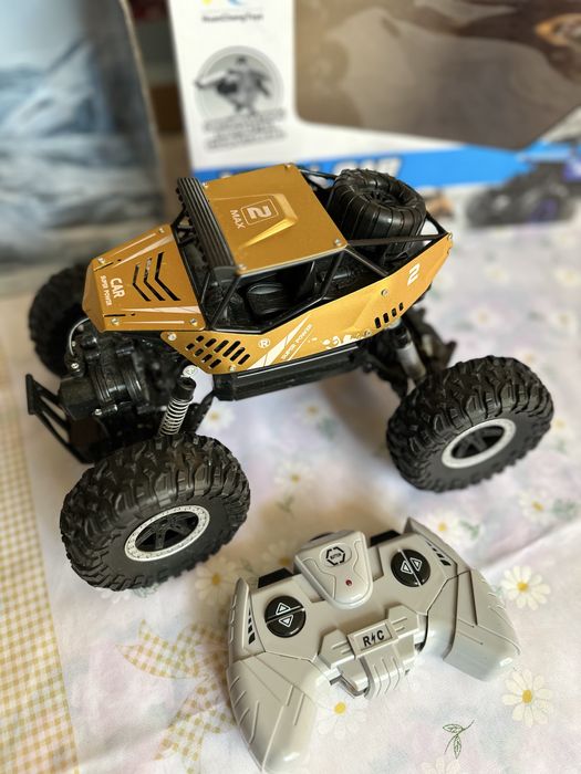 Металева машинка на пульті