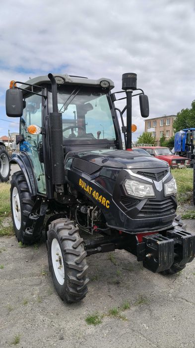 Трактор БУЛАТ 404RС з кабіною рівна підлога реверс