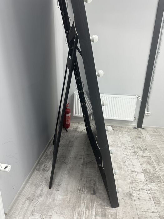 Велике гримерне дзеркало 220×150 см з лампами