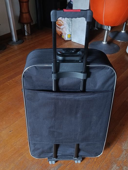 Mala de viagem em excelente estado