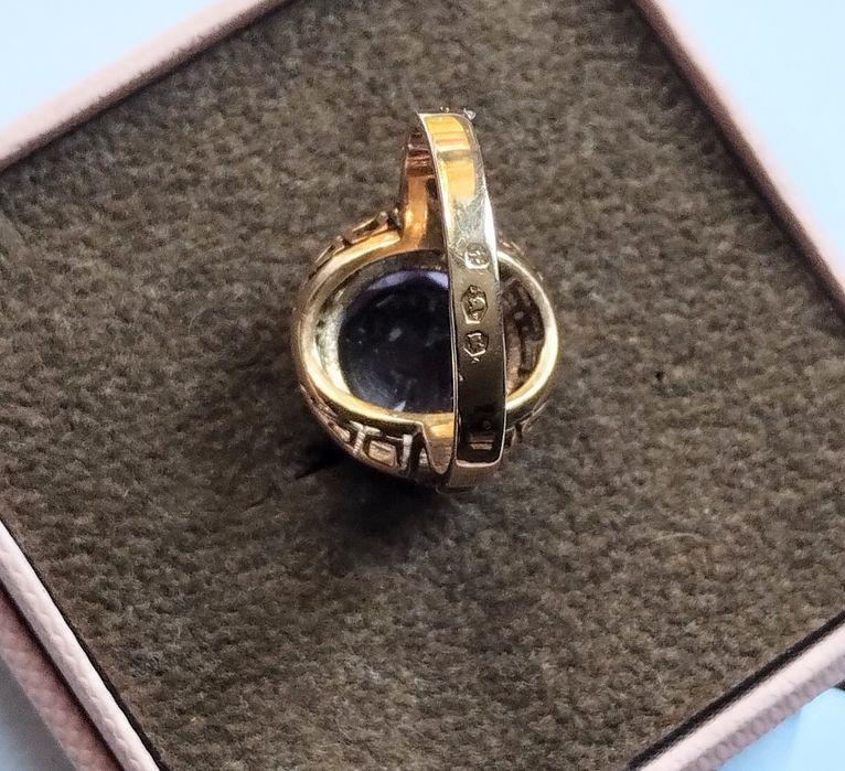 Złoty pierścionek Warmet wzór grecki z aleksandrytem. PRL.