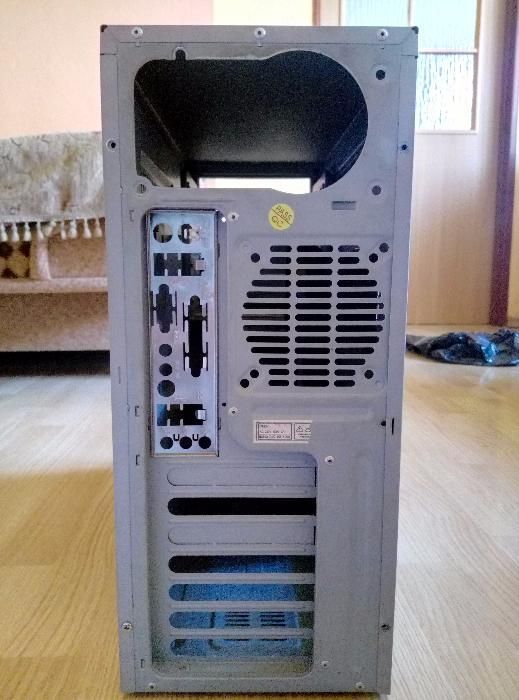 Obudowa komputerowa ASUS