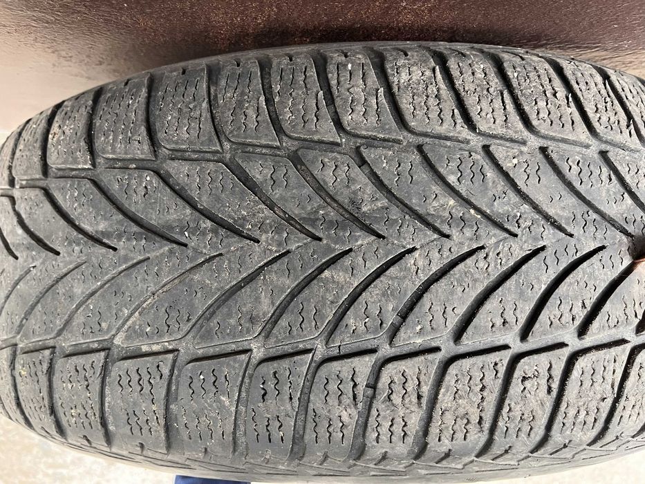 215/65R16 Goodyear Ultragrip Ice 2