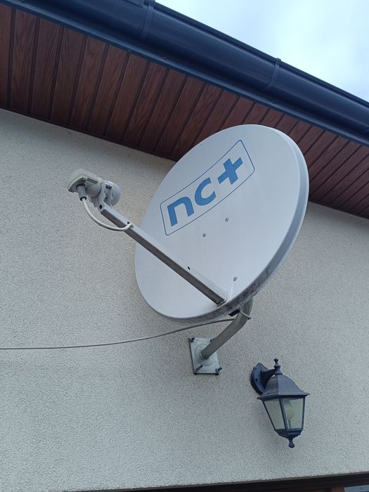 Antena satelitarna