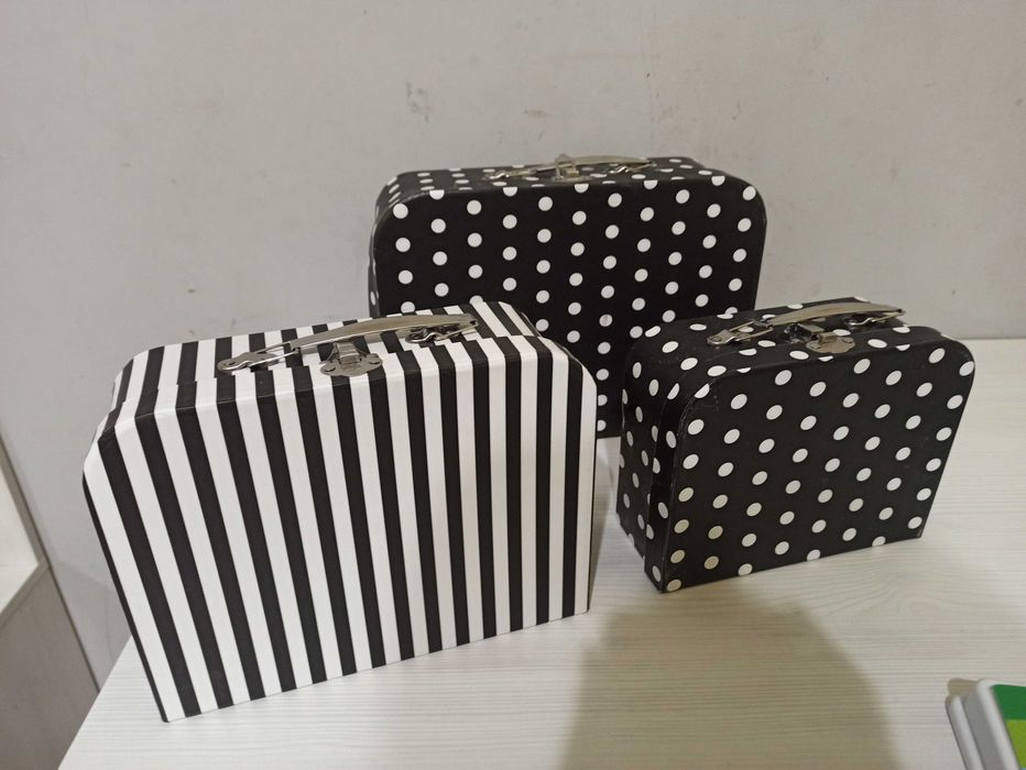 Набір валіз, коробки-чемодани