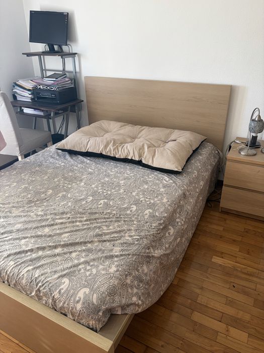 Cama malm 140x200 com mesa de cabeceira e gavetas