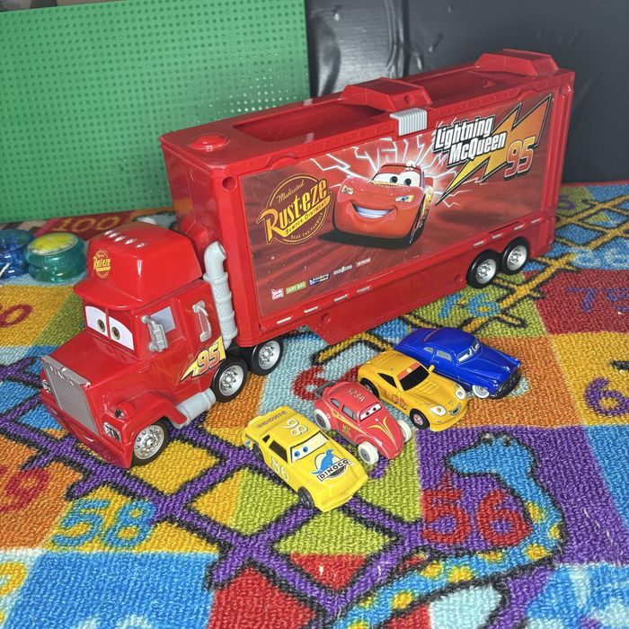 игрушечный грузовик — Disney Pixar Cars