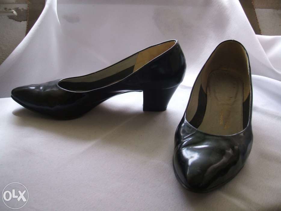 Vendo sapatos em pele - 6 pares