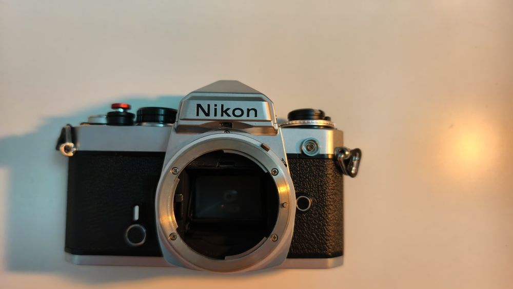 Câmara Analógica Nikon FE Corpo - Estado Impecável / Revisionada