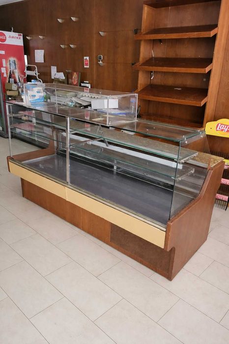 Vitrine de estabelecimento comercial.
