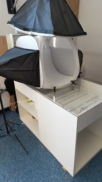 Studio fotografii bezcieniowej - stół, namiot bezcieniowy, oświetlenie