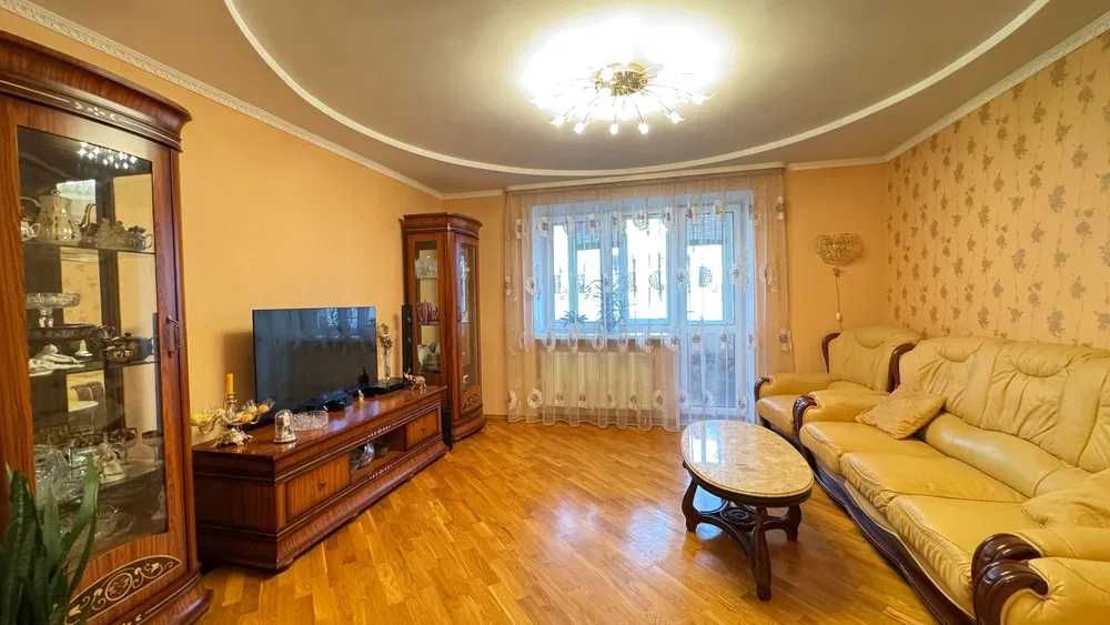 Продаж 3-к квартири  з ремонтом та видом на парк