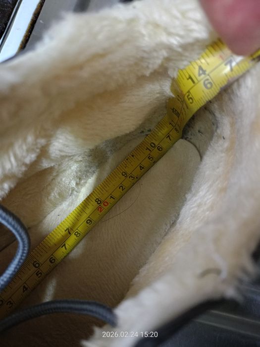 Продам ботинки сірі