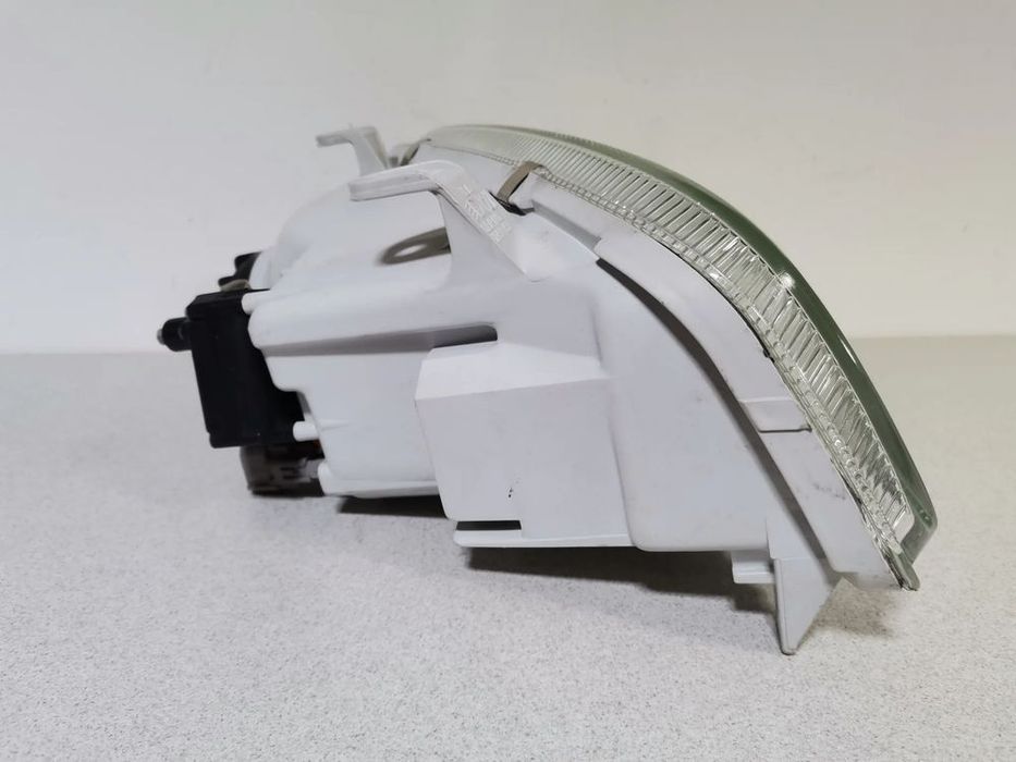 lampa reflektor lewy  toyota rav4 rav 4 i 94-97 oryginał