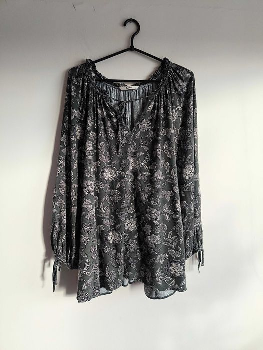 Piękna, luźna bluzka marki TU Woman w rozmiarze 6XL/52. 100% wiskoza