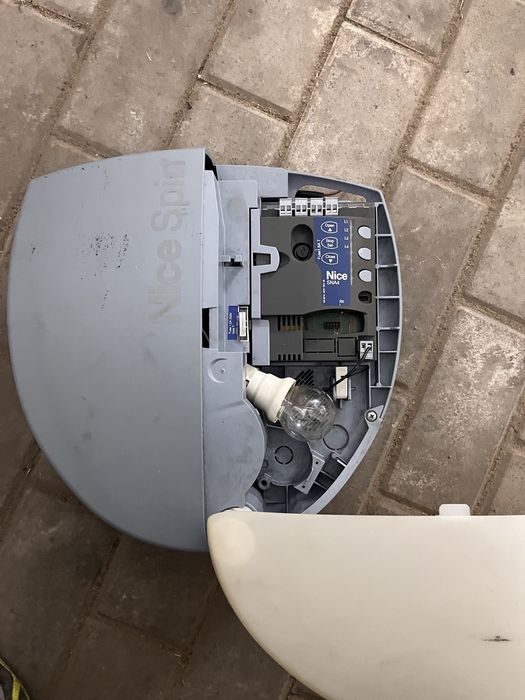 Привод для секційних воріт воріт Nice SN6041