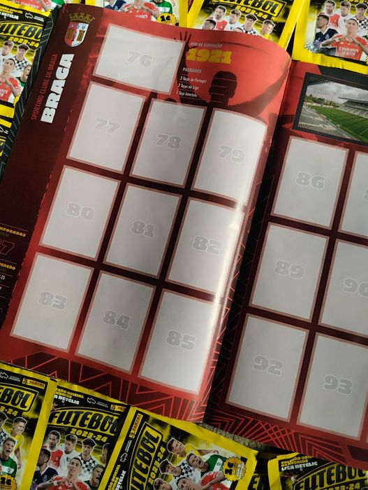 Álbum de cromos 23/24 com 70 saquetas