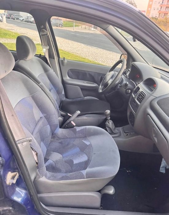 Carro Renault Clio