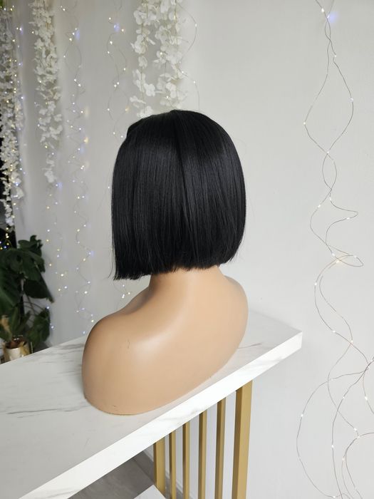 Peruka lacefront Stella kolor czarny naturalny efekt  bob