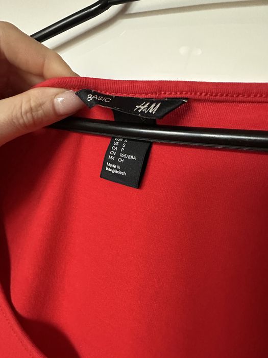 Czerwona dzianinowa sukienka H&M S