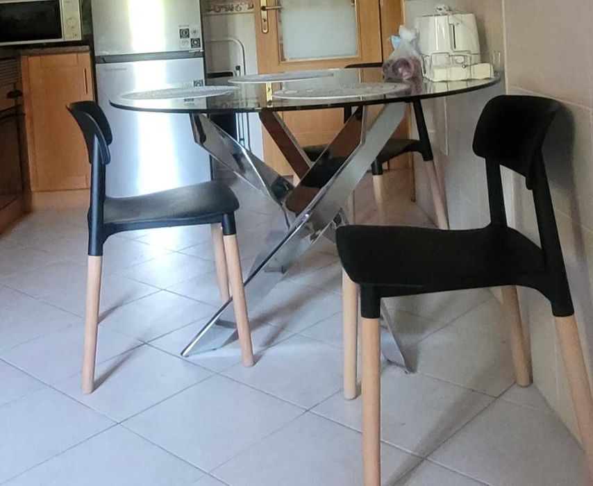 Mesa de vidro redonda 120cm pés metal, cromado.