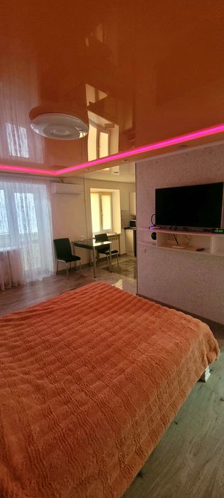 ЦЕНТР. Квартира- студия  посуточно.