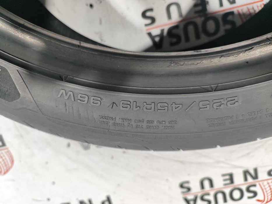 2 pneus semi novos 225-45R19 Goodyear - Oferta dos Portes 150 Euros
