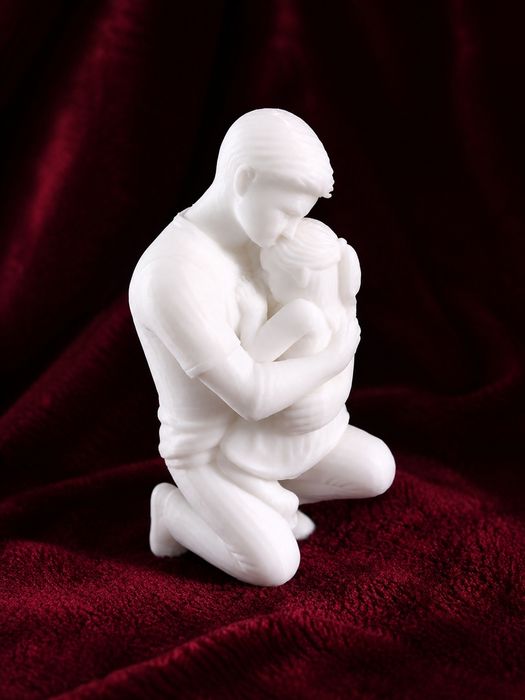 Estatueta pai e filha