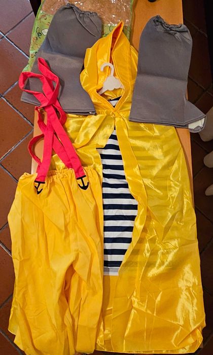 Caixa de Fatos e Adereços de Carnaval/Natal/Halloween