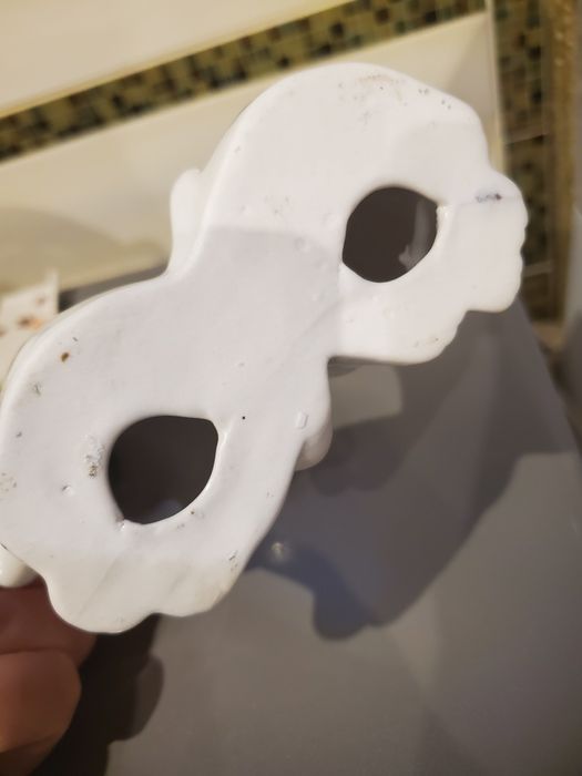 Продам  фарфоровую статуэтка