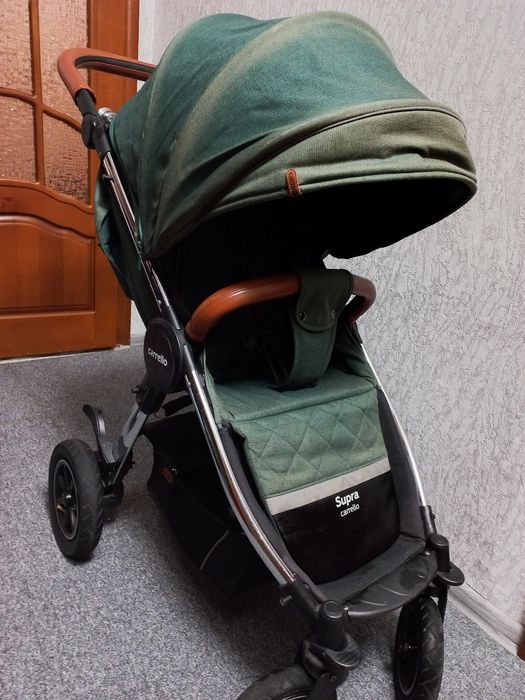 Продам прогулянковий візок, коляску  Carello Supra, надувні колеса.