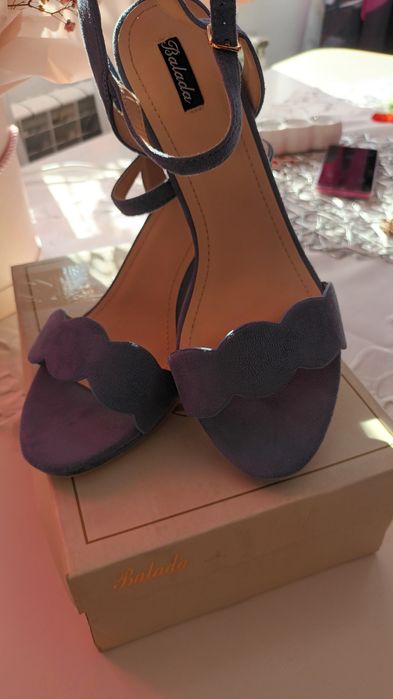 Eleganckie sandałki nowe