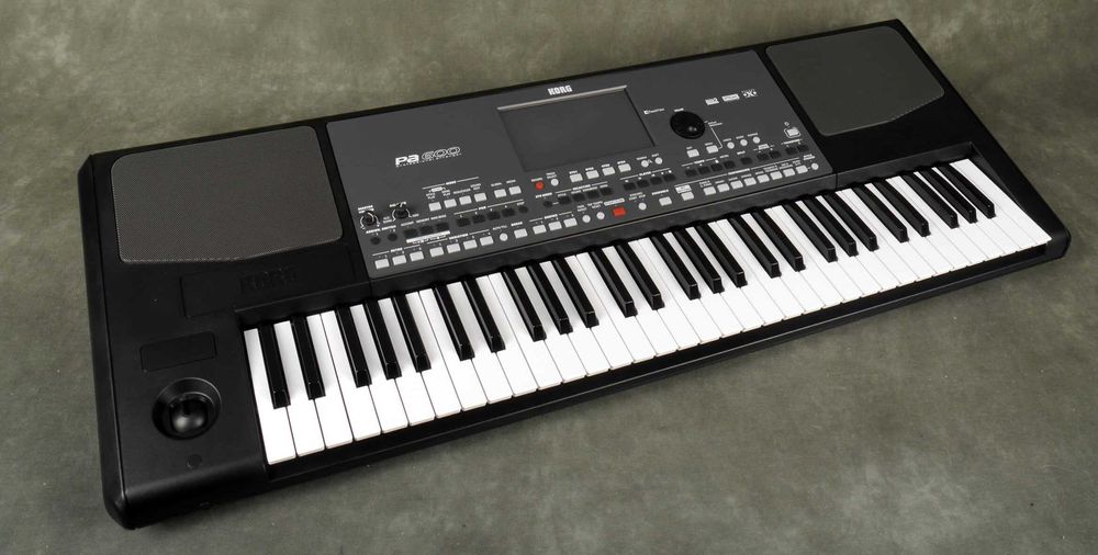 Korg PA600 selado por estrear com garantia 3 anos e fatura em seu nome
