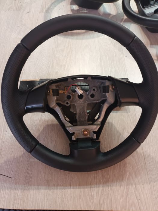 Перетягнуте кермо  руль MAZDA-3 на обмін