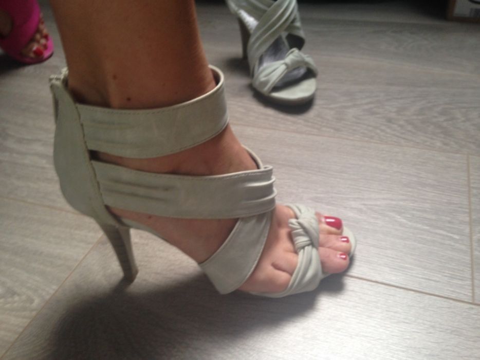 Sandały na obcasie 38